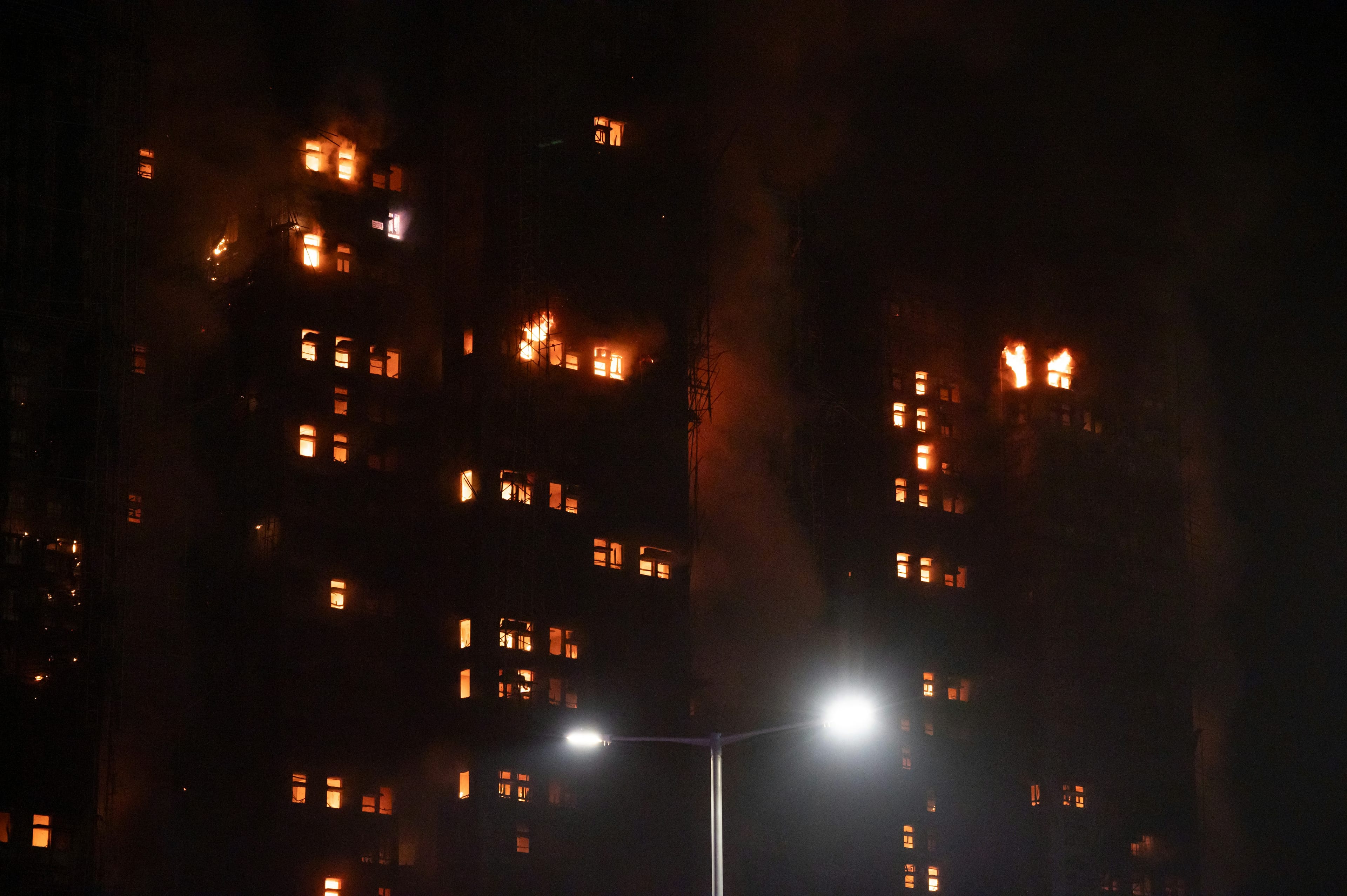 Apartment fire displaces nearly 50 students at Chandler Crossings