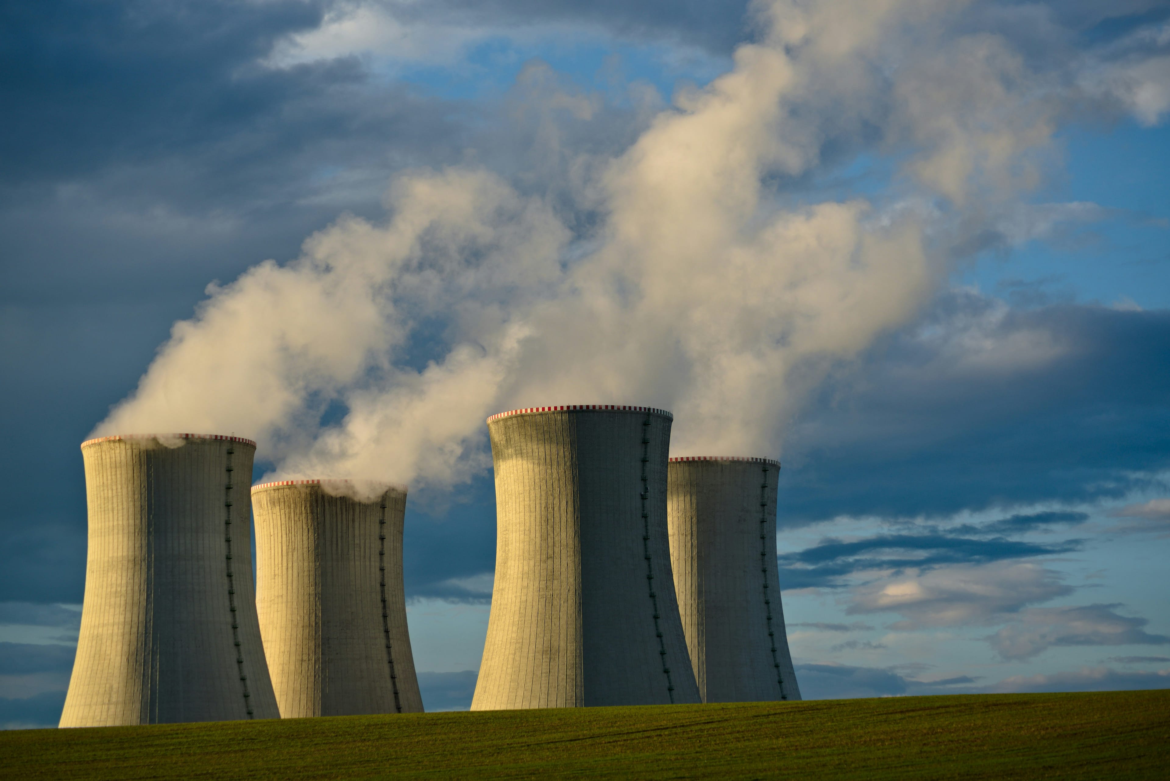 Survey: Americans Prefer Nuclear Plants Over AI Data Centers as Neighbors