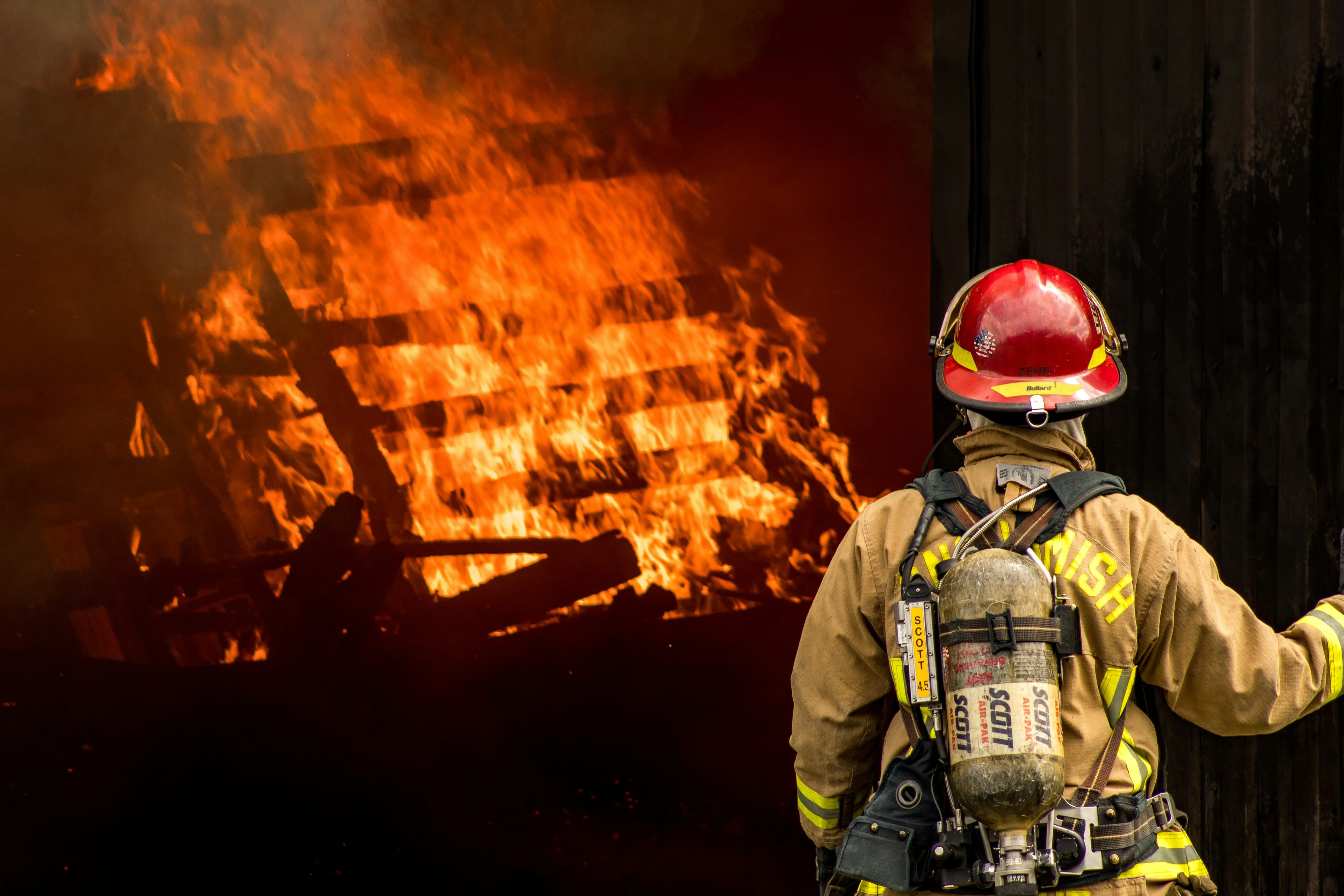 Chattanooga Officer Pulls Mother and Two Children from Burning Home