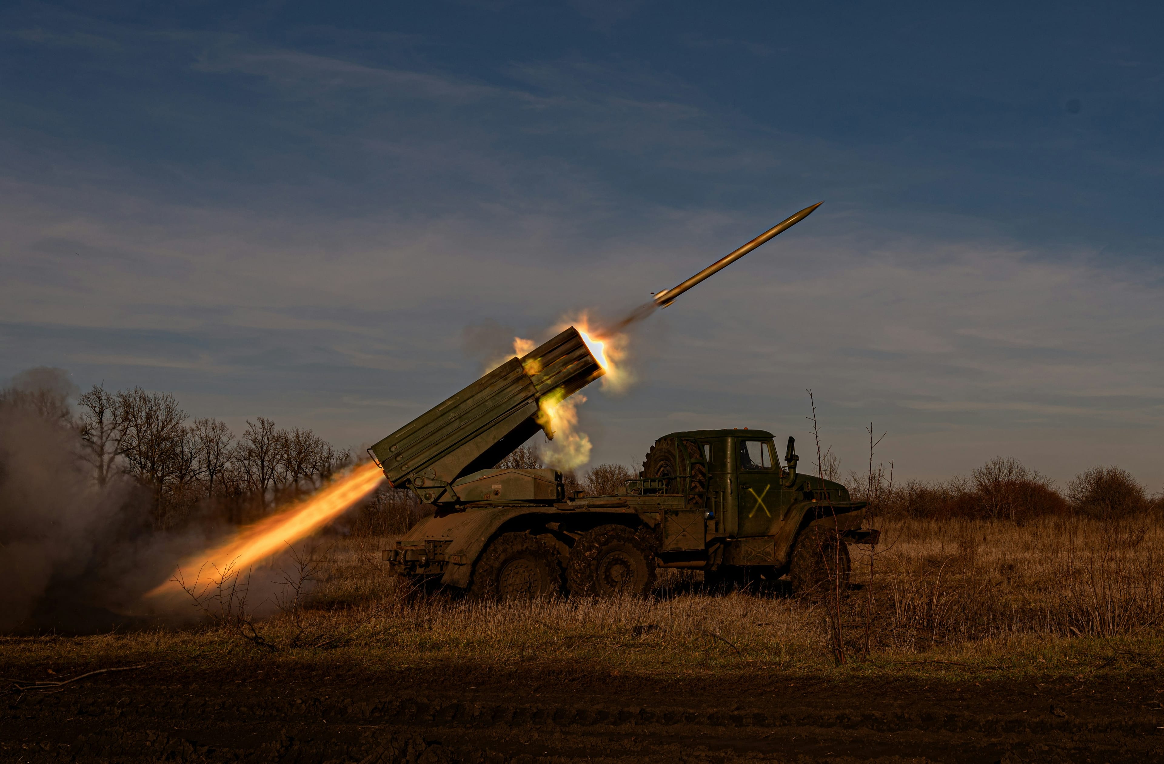 Pentagon signs deals with defense firms to stockpile cheap missiles